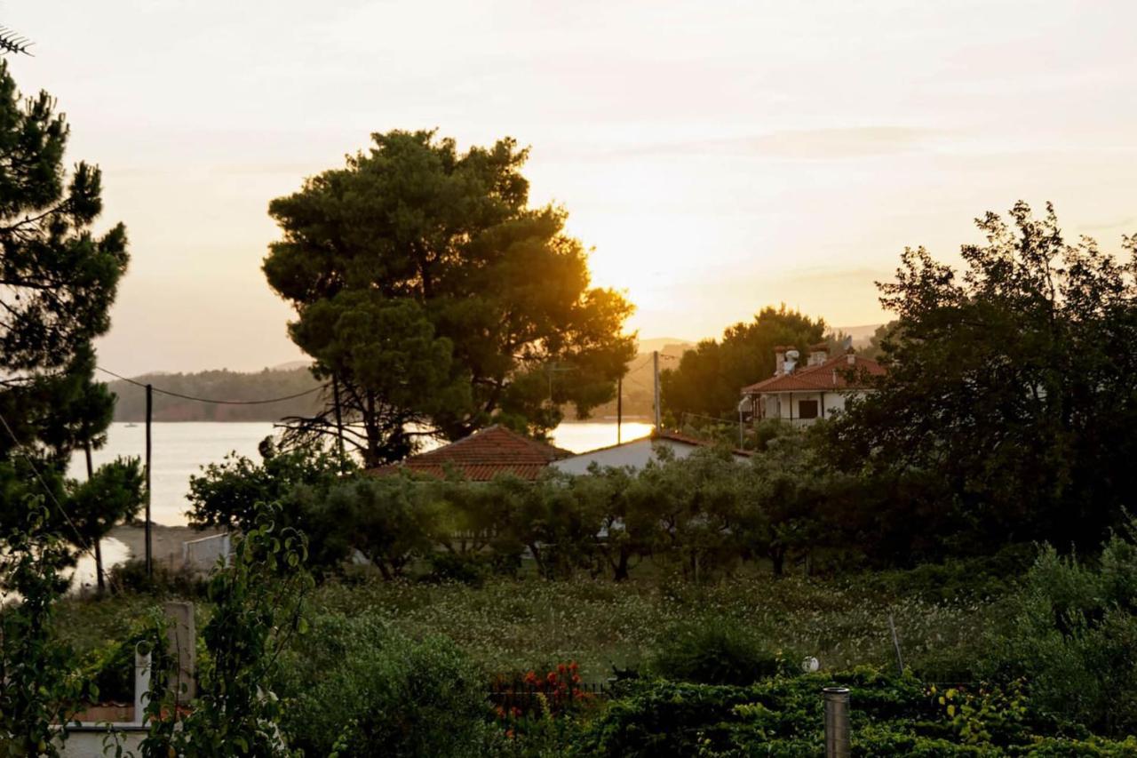 Lemon Beach Front Apartment, Nikiti Kültér fotó