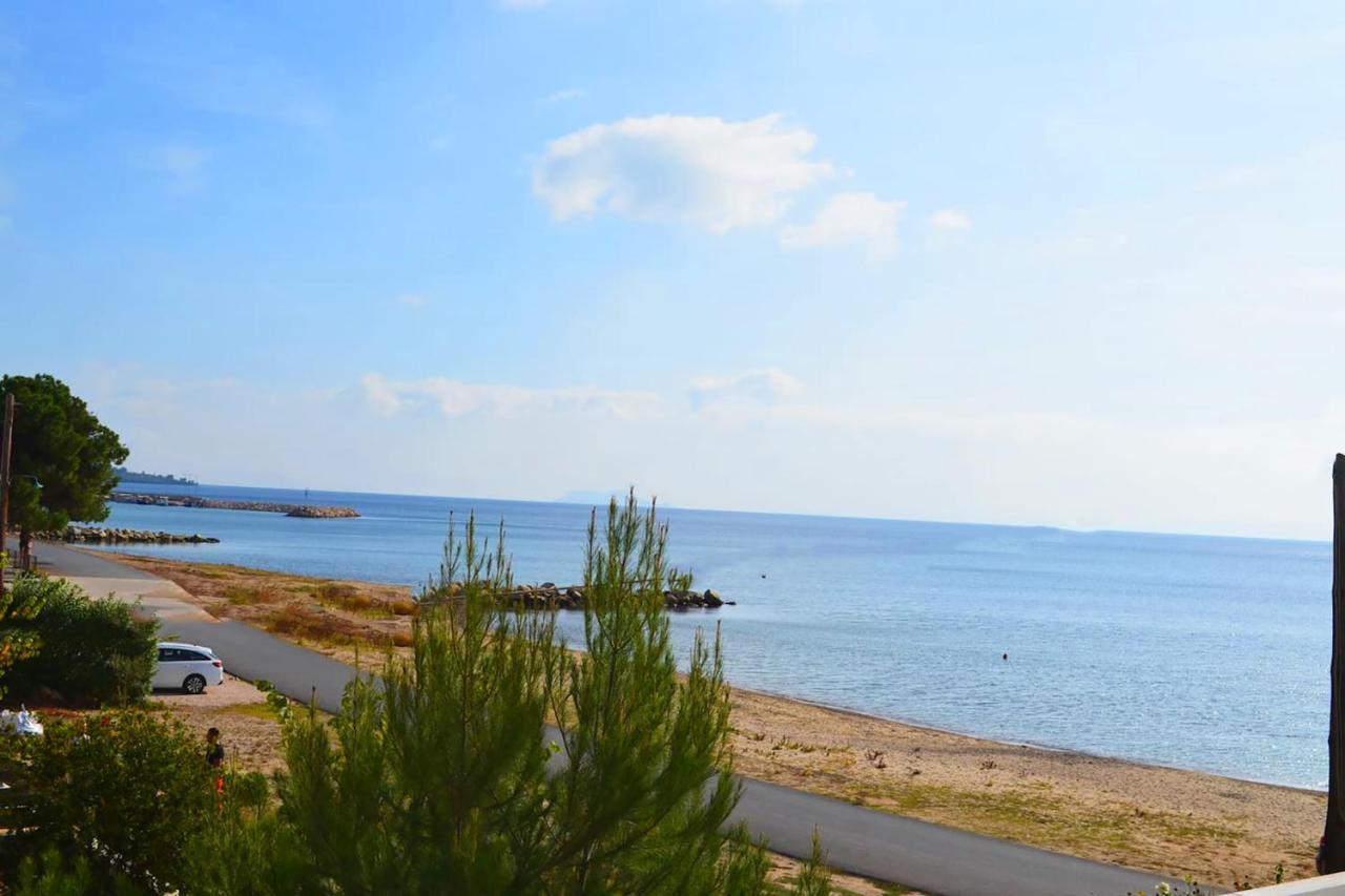 Lemon Beach Front Apartment, Nikiti Kültér fotó